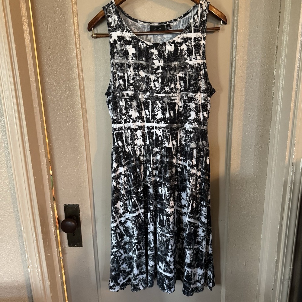 Minimalist Monochrome Women's M Artsy Pockets Flowy Dress Fir & Flare Apt 9